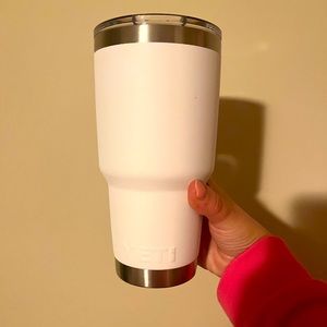White yeti tumbler 30 oz